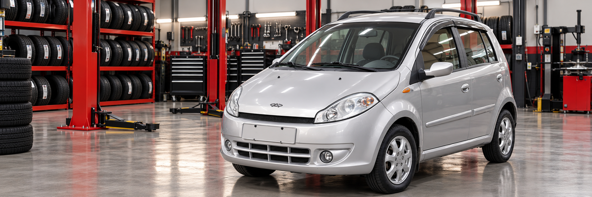 Chery A1 Nice 1.3 2011-2013 dentro de un taller de llantas y aros