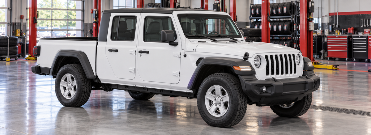 Jeep Gladiator Sport 3.6L 2021-2022 en un taller de llantas