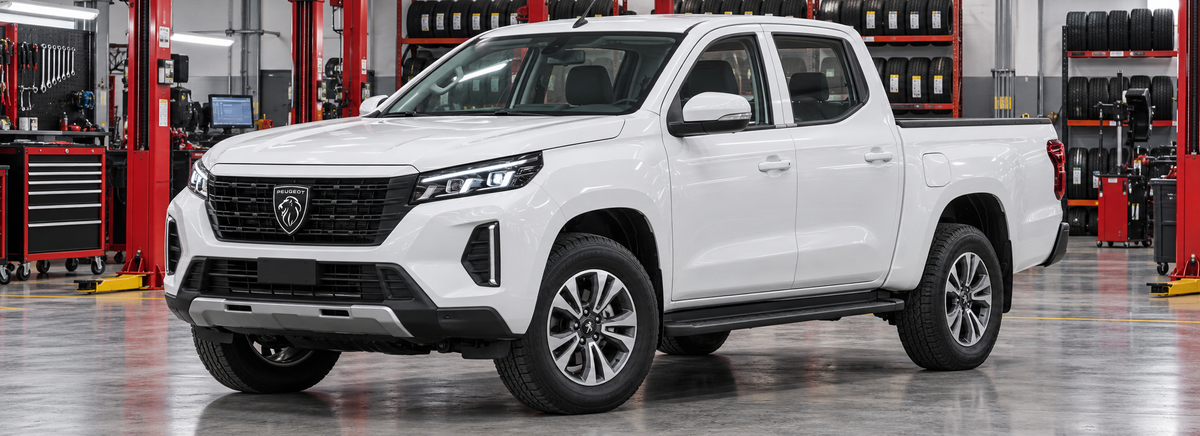 Peugeot Landtrek Active 1.9L 2026 en un taller de llantas