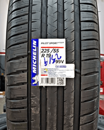 MICHELIN® PILOT SPORT 4 - 215/40R17 87Y XL