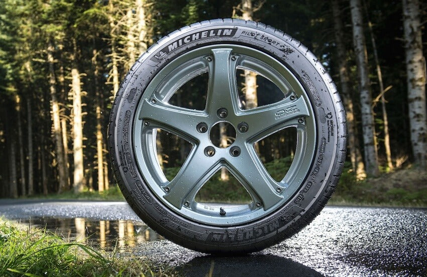 MICHELIN® PILOT SPORT 4 - 225/40R19 93Y XL