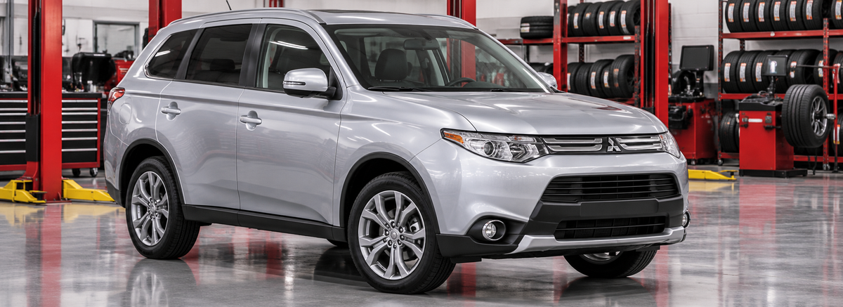Mitsubishi Outlander III GLS 3.0 V6 2014 en un taller de llantas