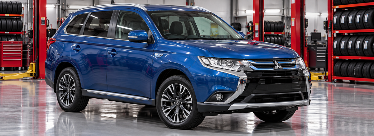 Mitsubishi Outlander PHEV 2.0 2017 en un taller de llantas