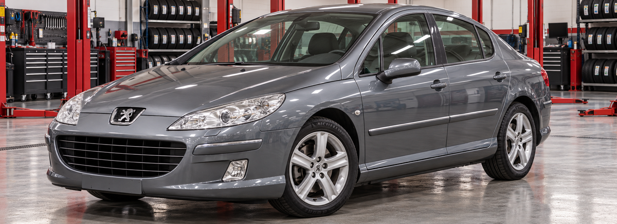 Peugeot 407 Sedán 2.2L y 3.0L 2005-2011 en un taller de llantas