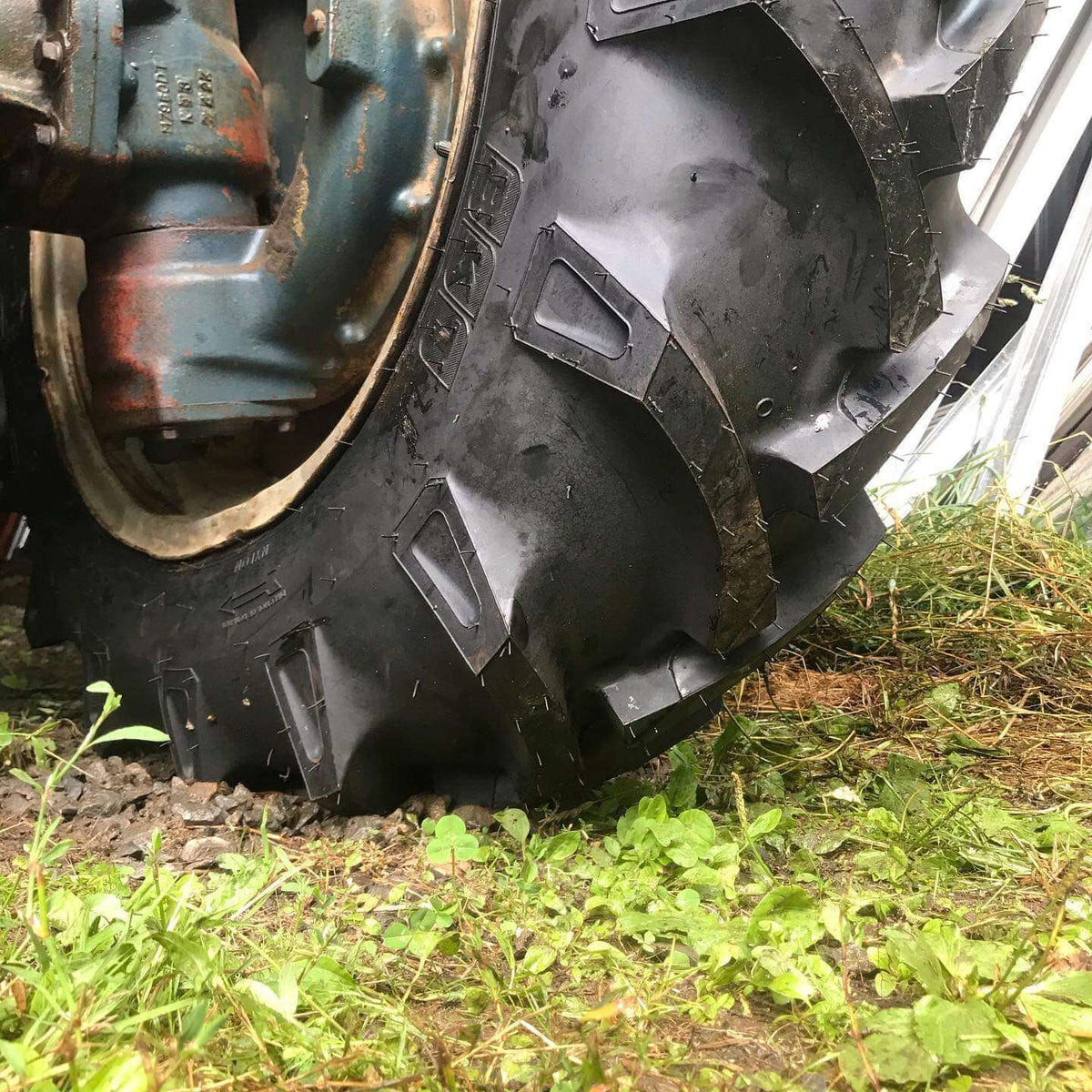 BKT® TR135 - 12.4-24 12PR (R1) E TT