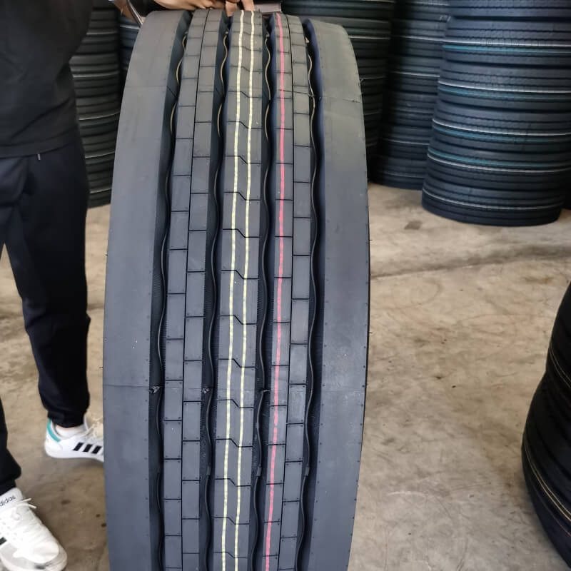 TRANSMATE® TL125 - 215/75R17.5 18PR 135/133M