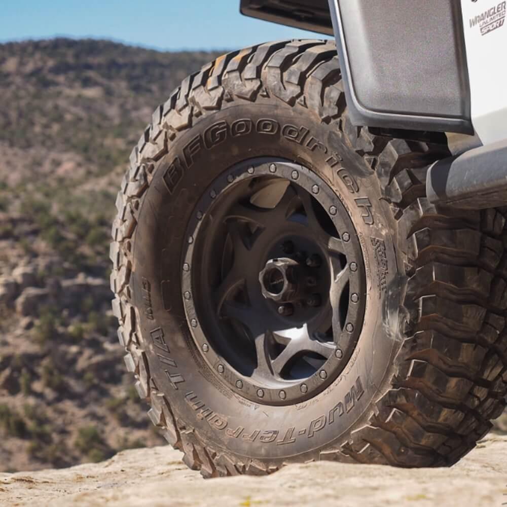 BF GOODRICH® MUD TERRAIN T/A KM3 - LT 235/70R16 100Q