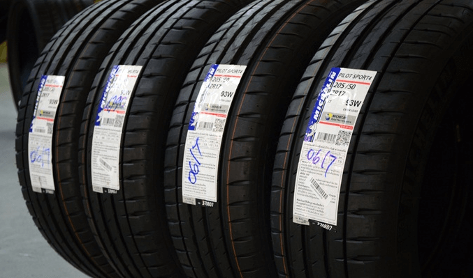 MICHELIN® PILOT SPORT 4 - 275/35R20 102Y